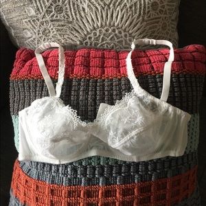 NWOT Affinitas unlined white lace bra